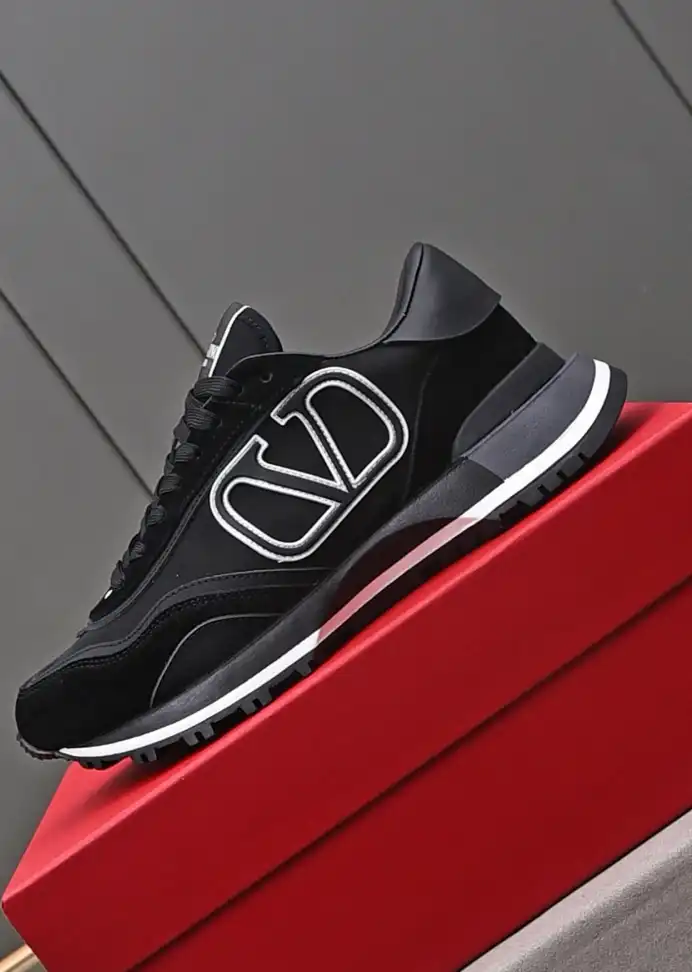 hype Valentino Sneakers