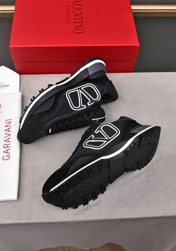 hype Valentino Sneakers