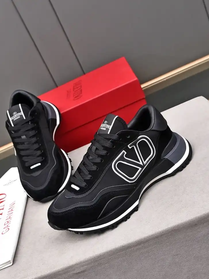 hype Valentino Sneakers