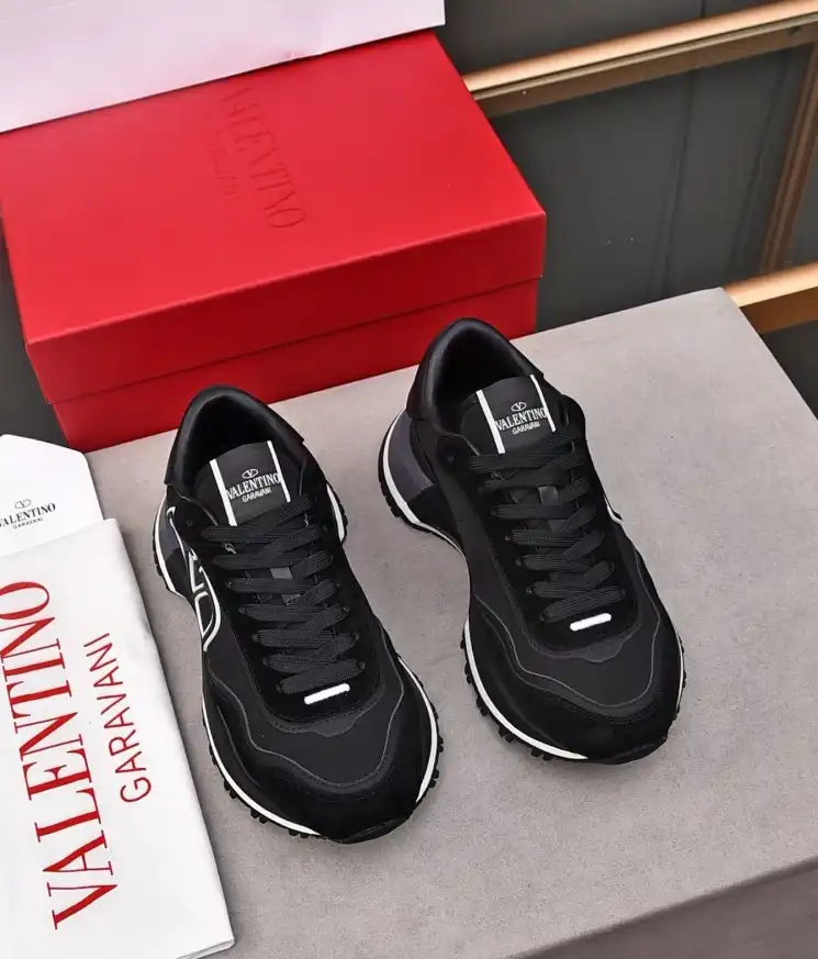 hype Valentino Sneakers