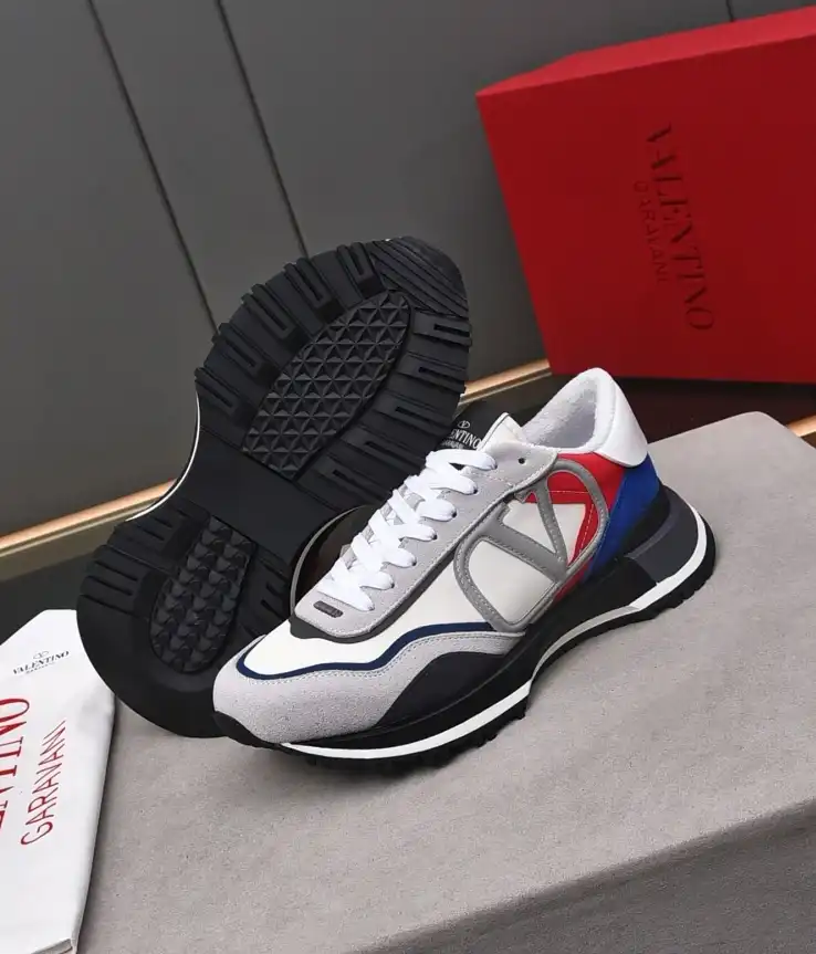 hype Valentino Sneakers