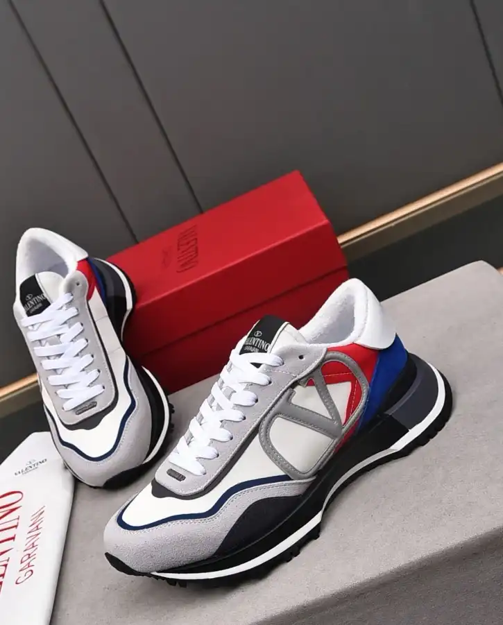 hype Valentino Sneakers