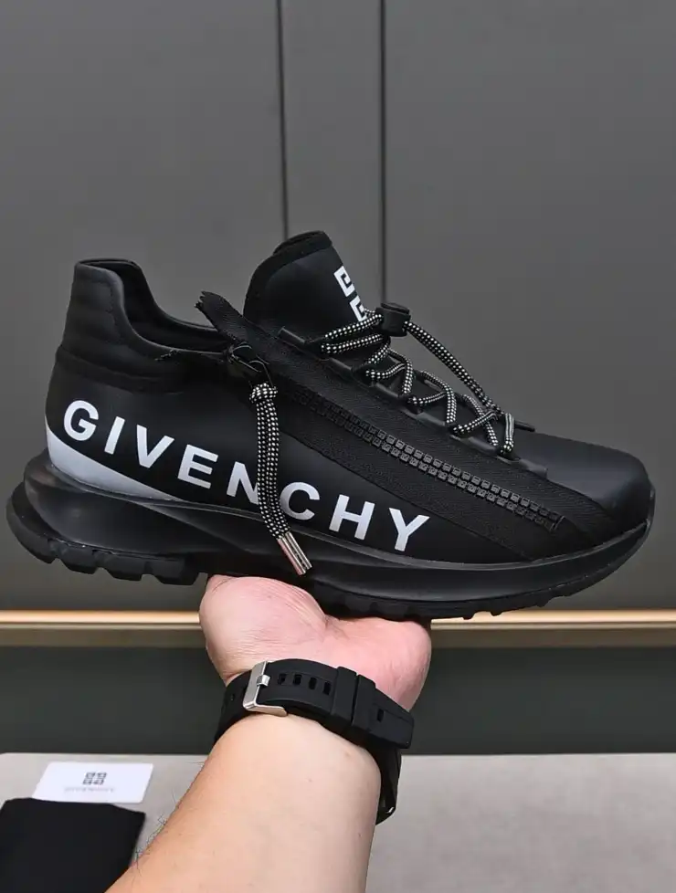 hype Givenchy Sneakers