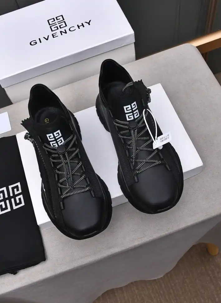 hype Givenchy Sneakers