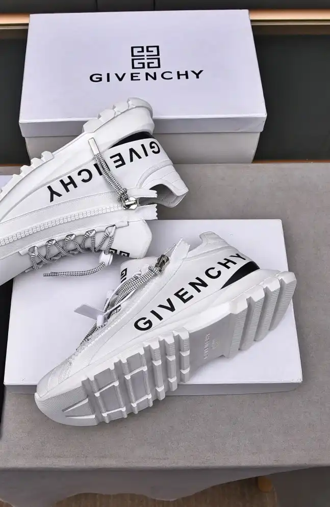 hype Givenchy Sneakers