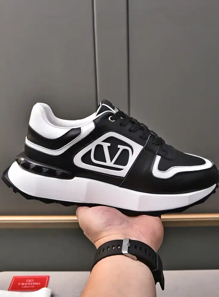 hype Valentino Sneakers