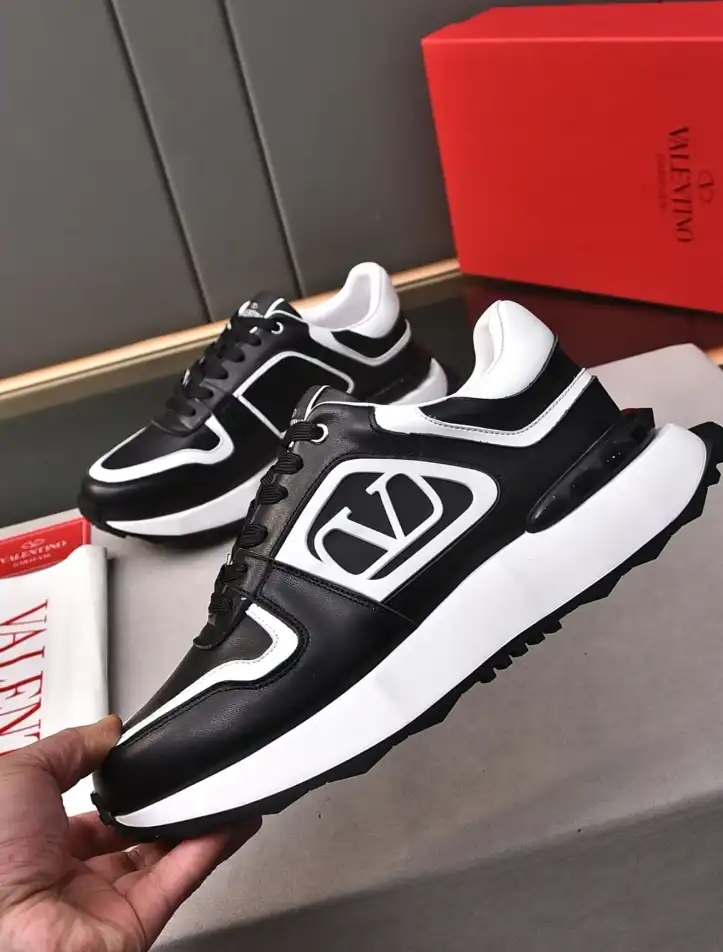 hype Valentino Sneakers