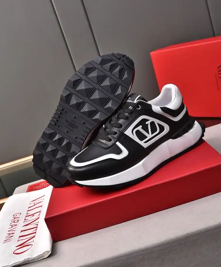 hype Valentino Sneakers