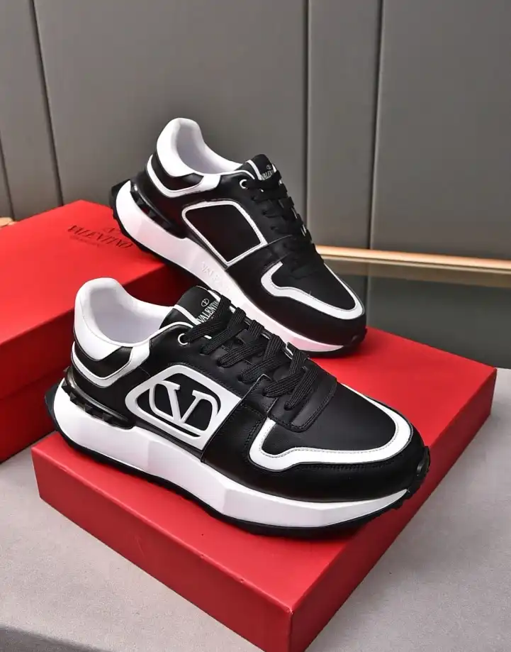 hype Valentino Sneakers