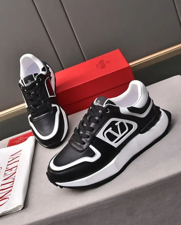 hype Valentino Sneakers