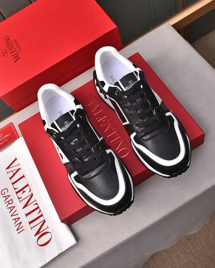 hype Valentino Sneakers