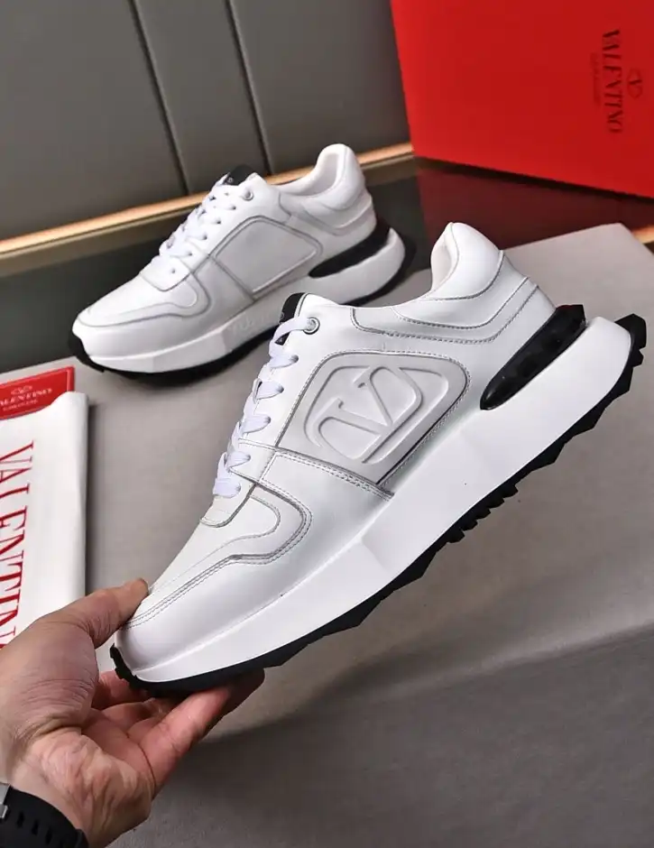 hype Valentino Sneakers