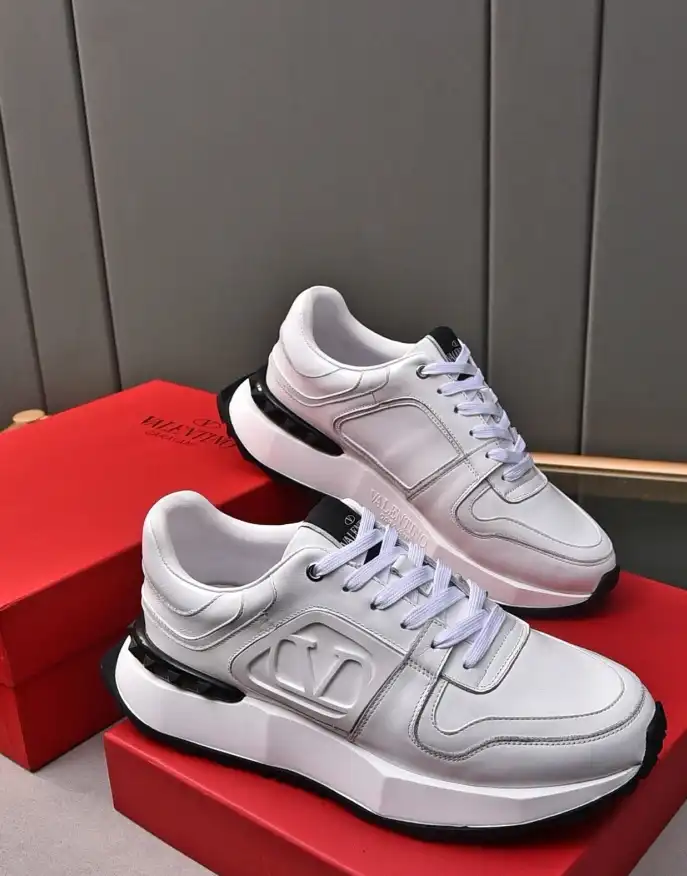 hype Valentino Sneakers