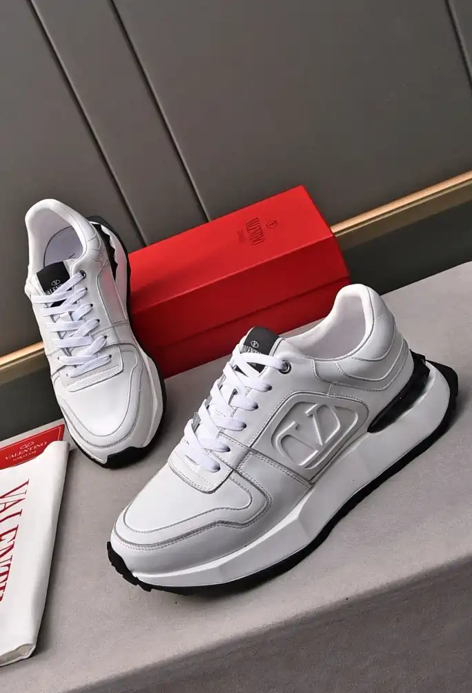 hype Valentino Sneakers