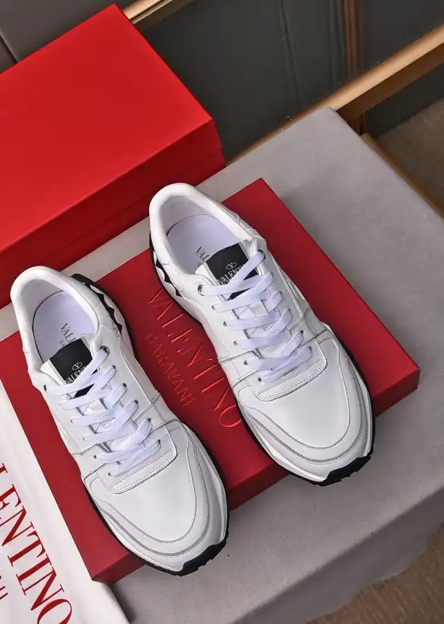 hype Valentino Sneakers