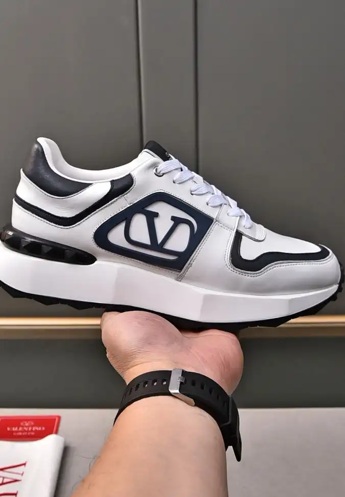 hype Valentino Sneakers