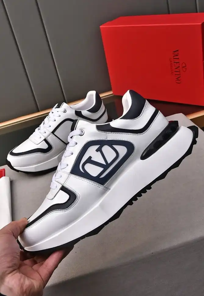 hype Valentino Sneakers