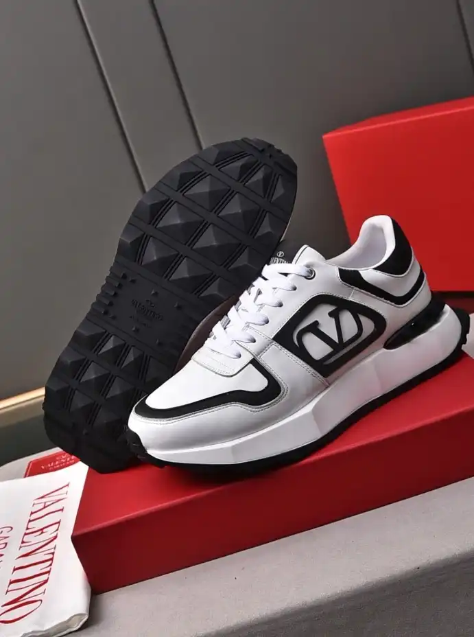 hype Valentino Sneakers