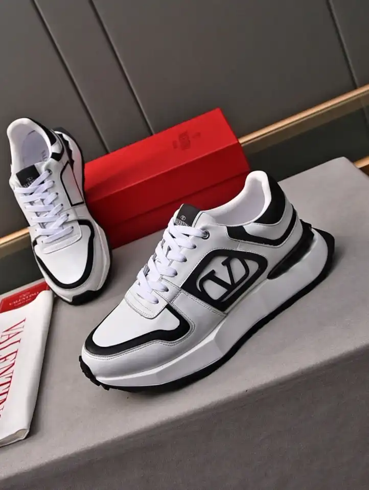 hype Valentino Sneakers