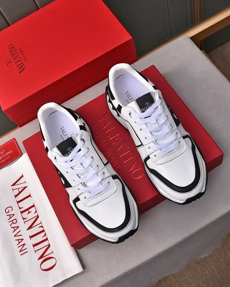 hype Valentino Sneakers