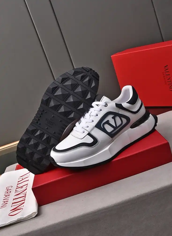 hype Valentino Sneakers