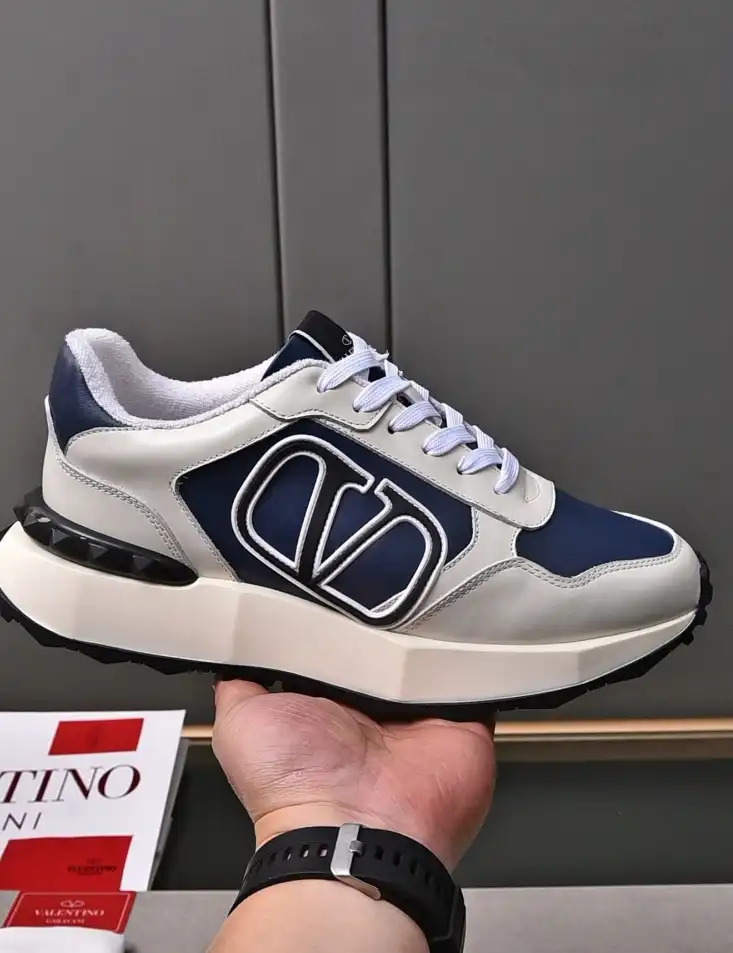 hype Valentino Sneakers