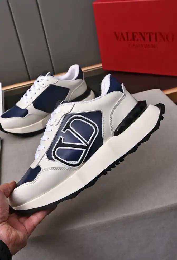 hype Valentino Sneakers