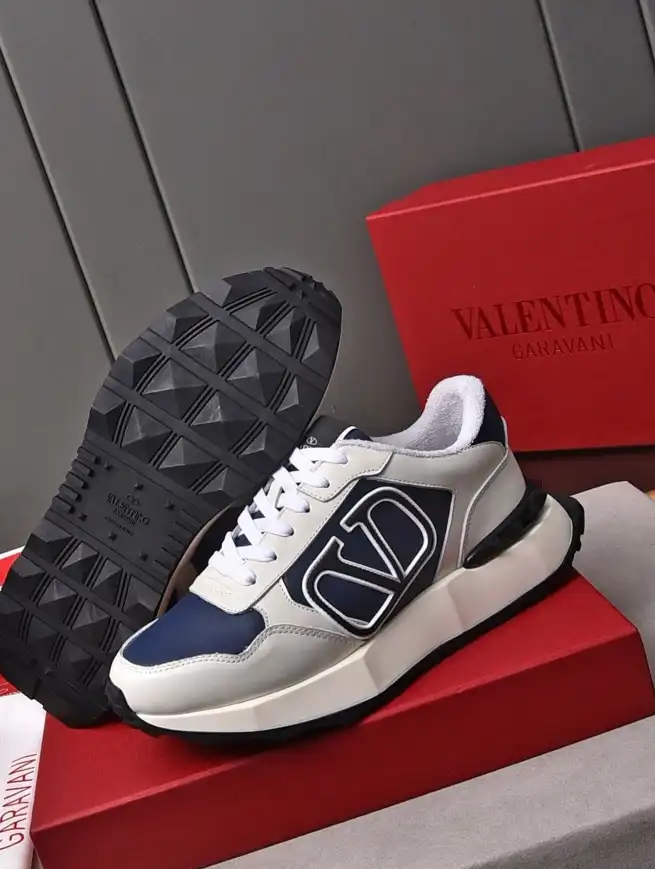 hype Valentino Sneakers