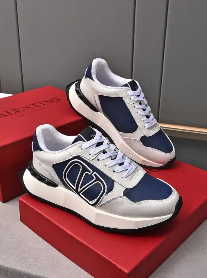 hype Valentino Sneakers