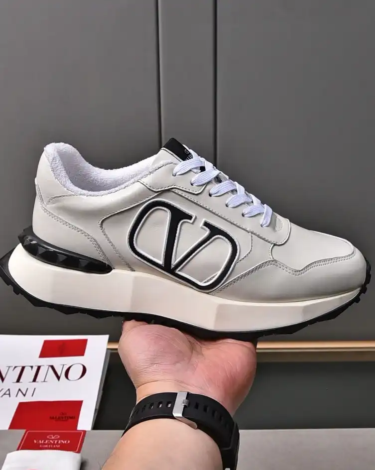 hype Valentino Sneakers