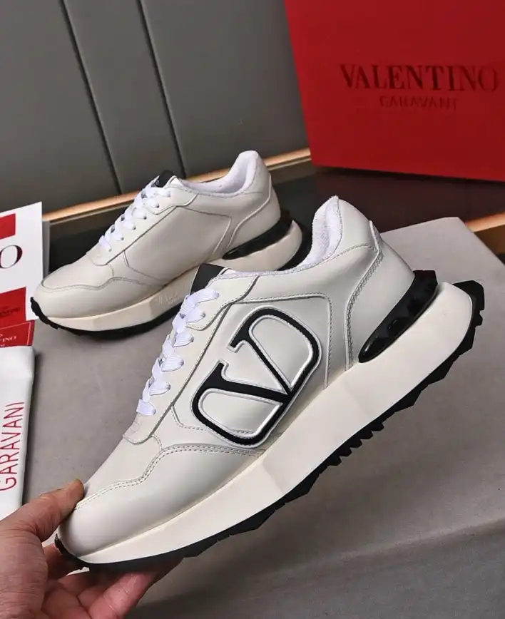 hype Valentino Sneakers