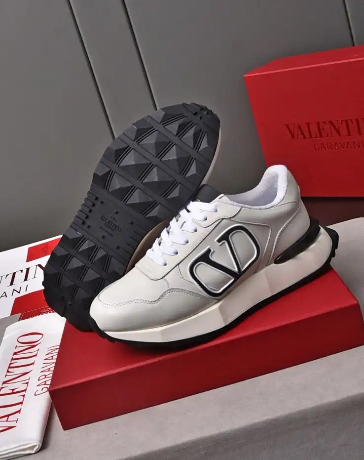 hype Valentino Sneakers