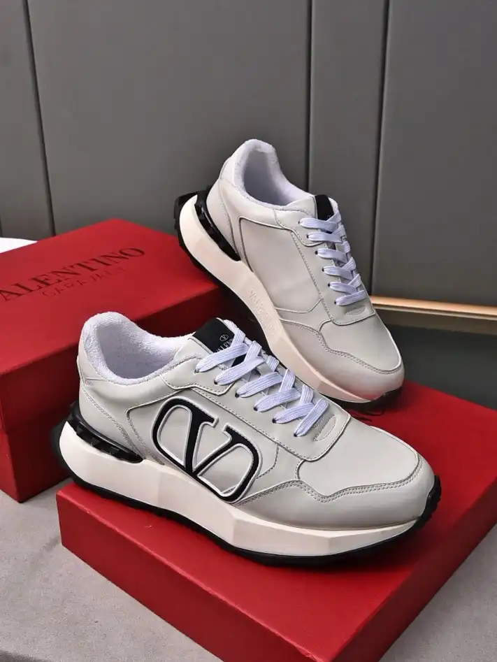 hype Valentino Sneakers