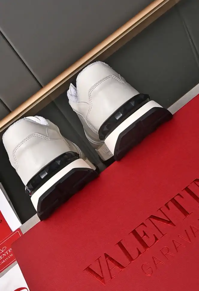 hype Valentino Sneakers