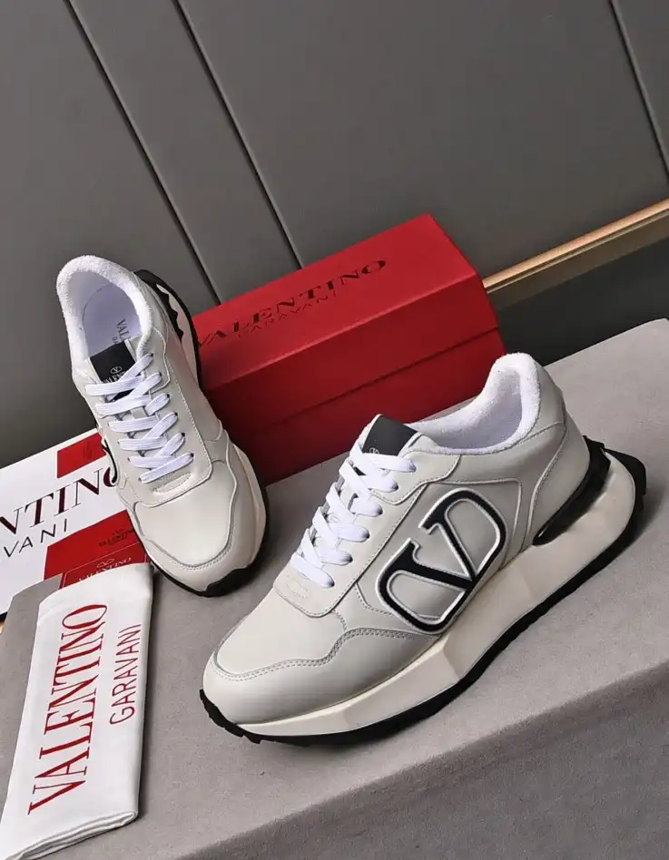 hype Valentino Sneakers