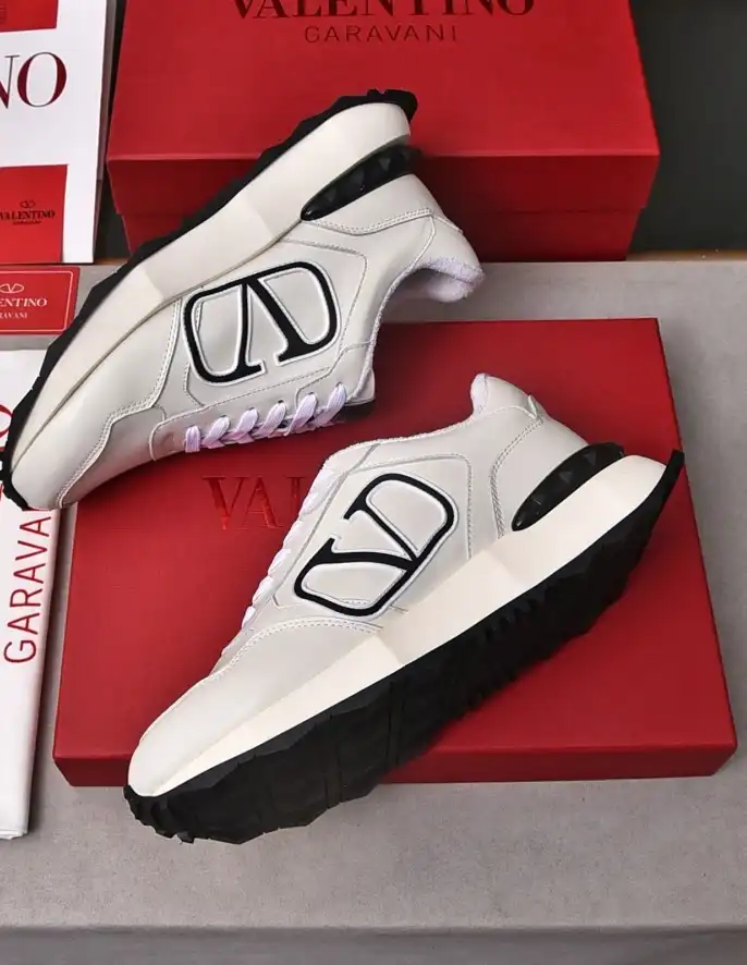 hype Valentino Sneakers