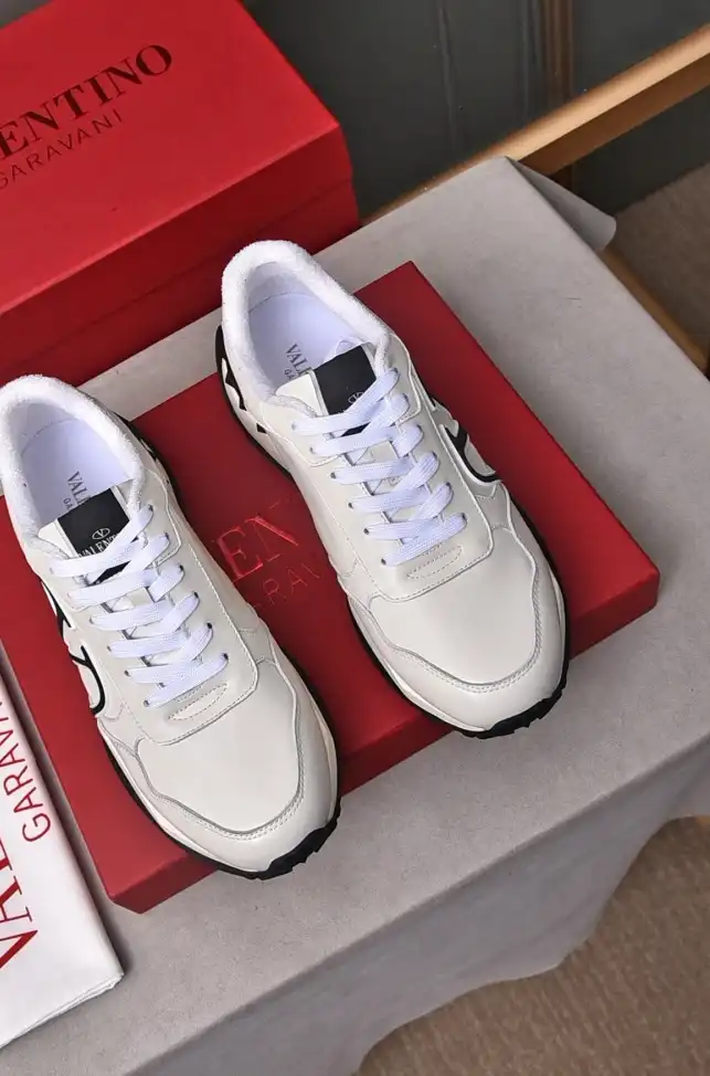 hype Valentino Sneakers