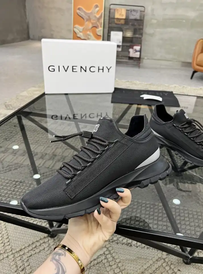 hype Givenchy Sneakers