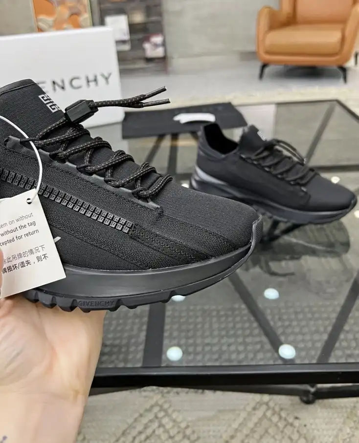 hype Givenchy Sneakers