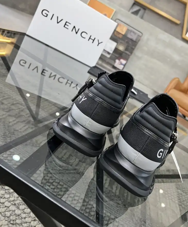 hype Givenchy Sneakers