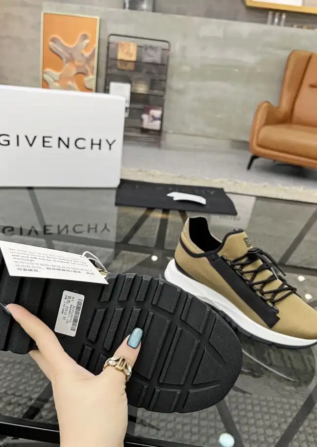 hype Givenchy Sneakers