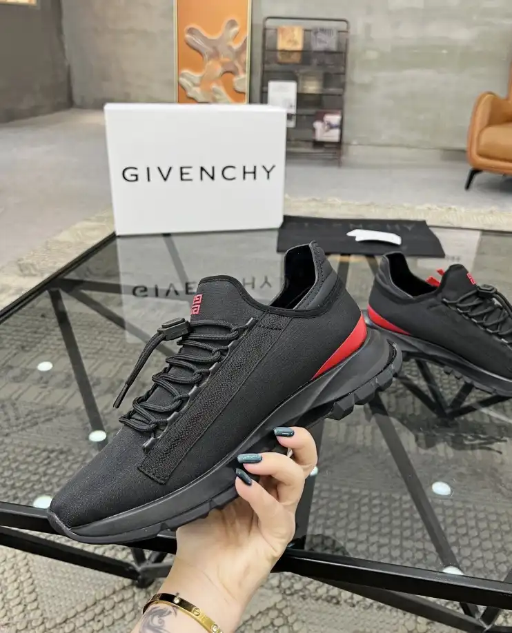 hype Givenchy Sneakers