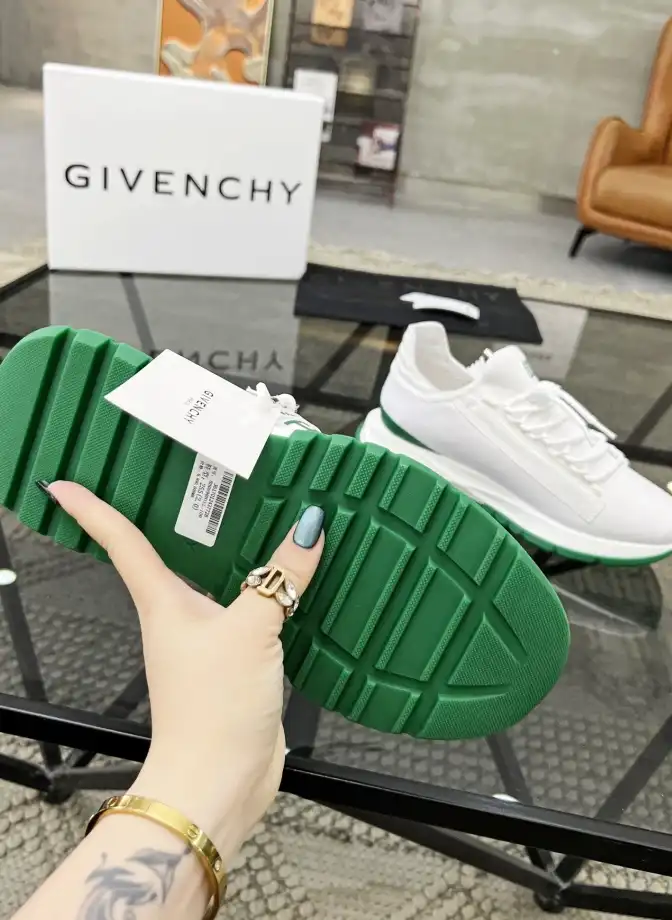 hype Givenchy Sneakers