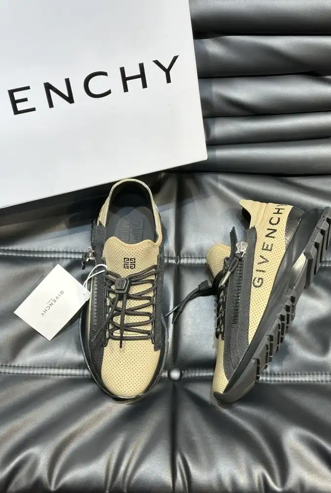 hype Givenchy Sneakers