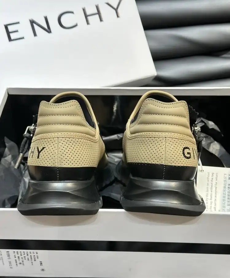 hype Givenchy Sneakers