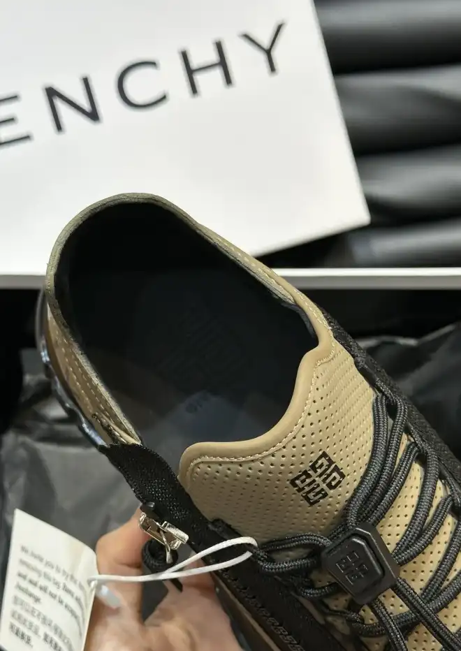 hype Givenchy Sneakers