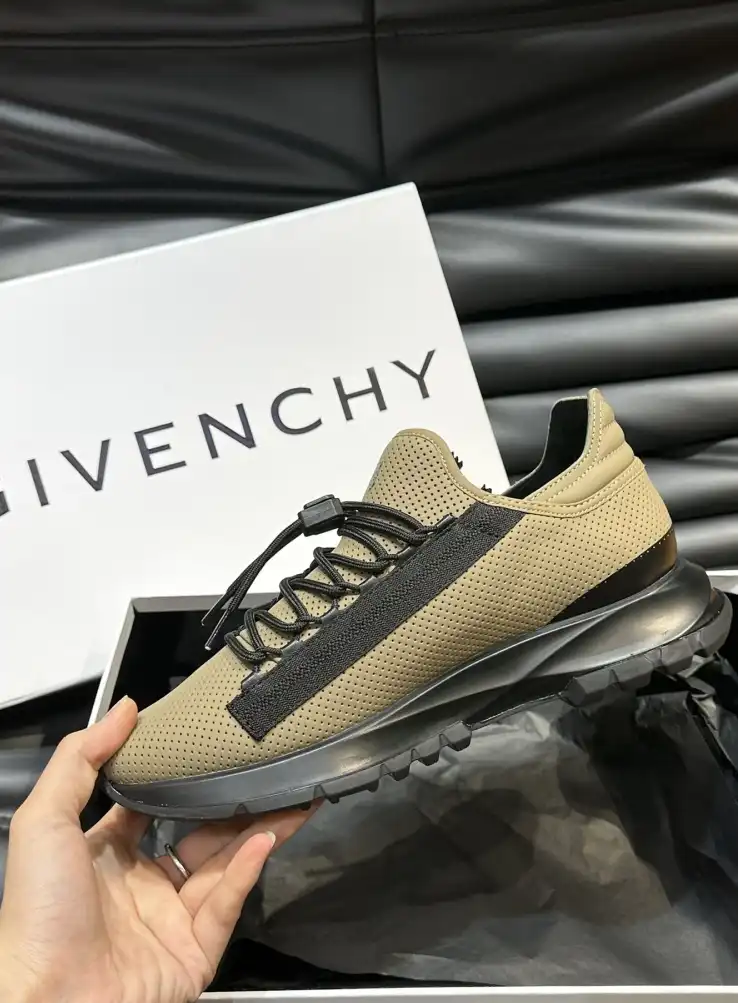 hype Givenchy Sneakers