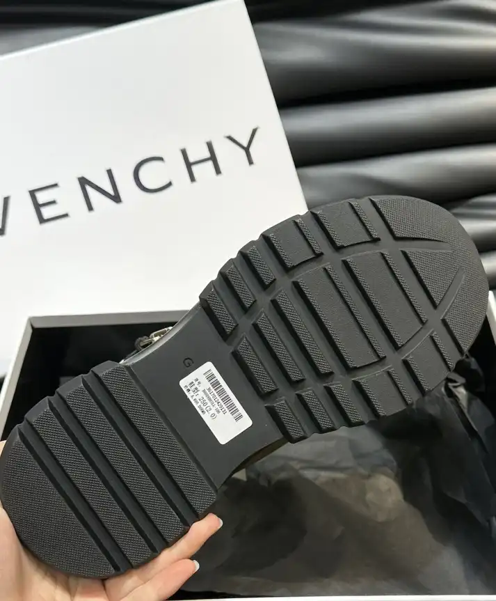 hype Givenchy Sneakers