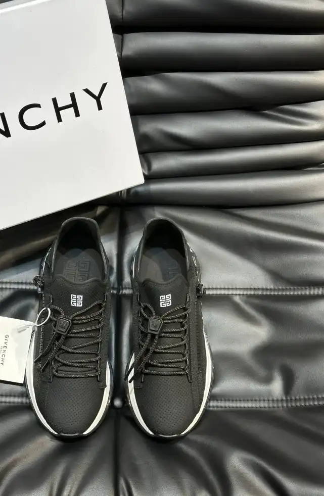 hype Givenchy Sneakers