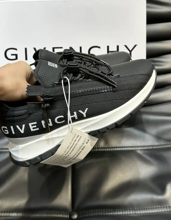 hype Givenchy Sneakers